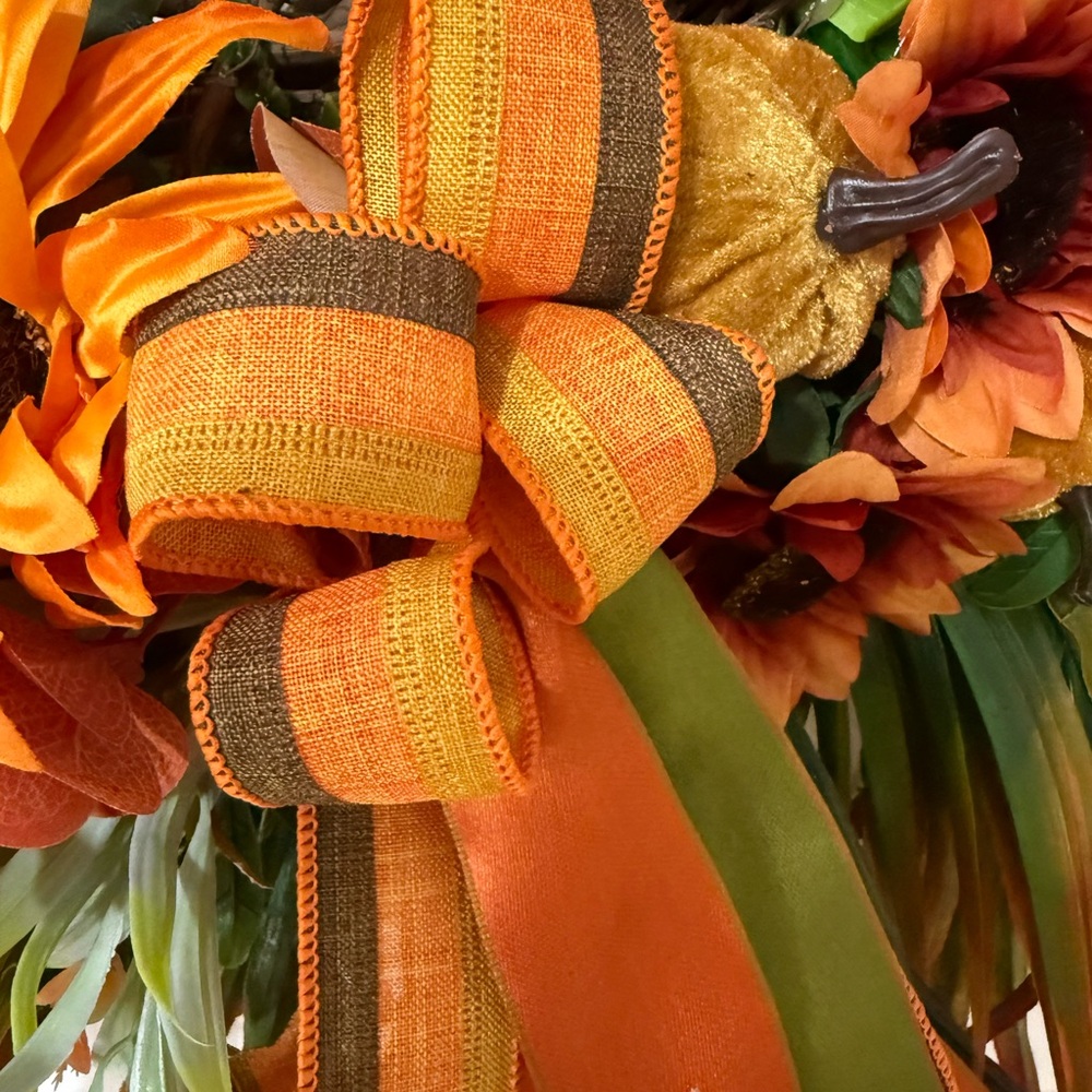 Festive Autumn Wreath with Sunflowers and Pumpkins - Picture 7 of 7